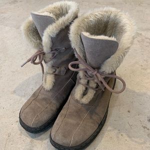 Bare trap Whitney boots